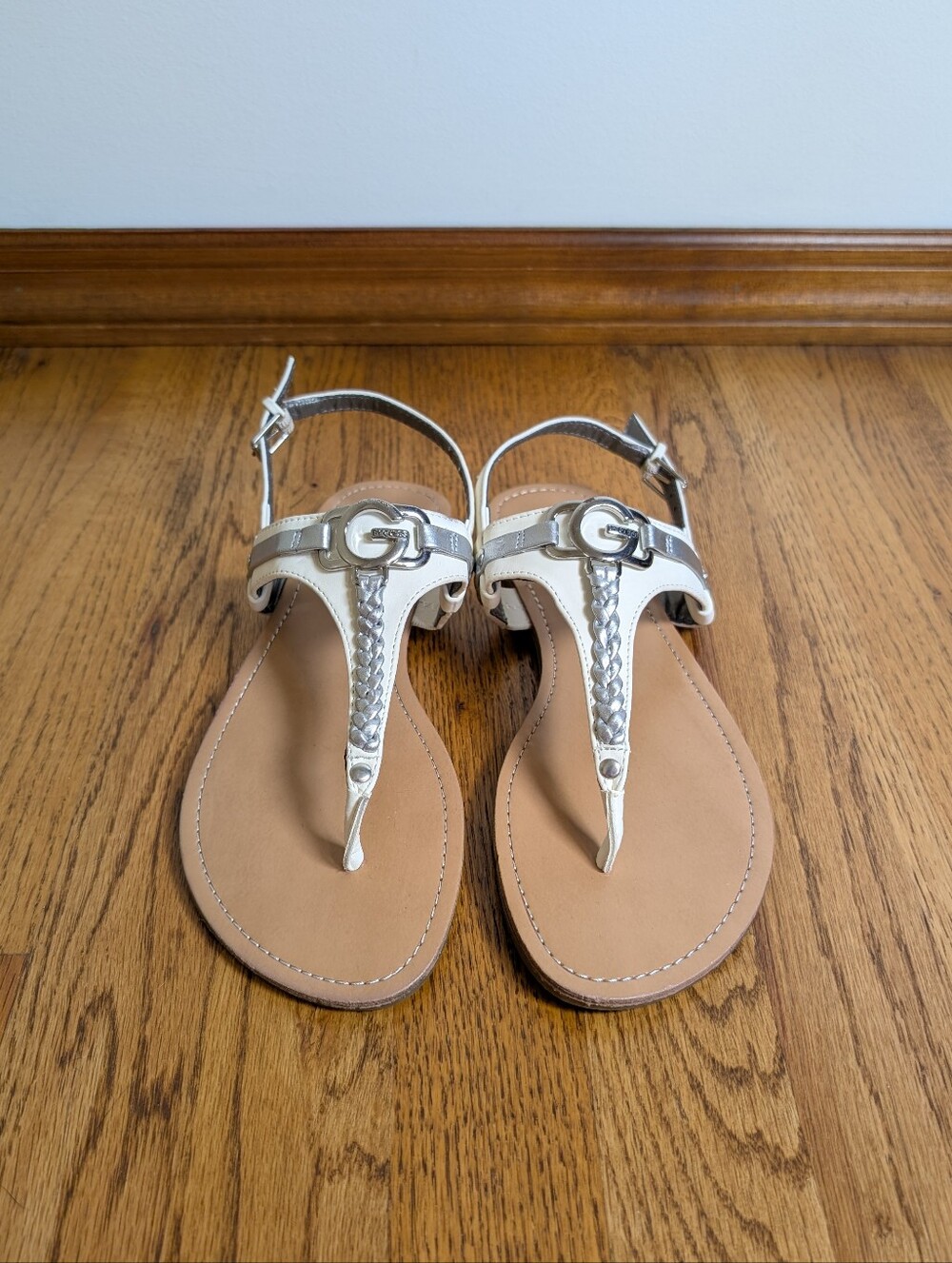 G by GUESS Lindsey White Silver Logo Thong Sandals Women’s Size 9.5